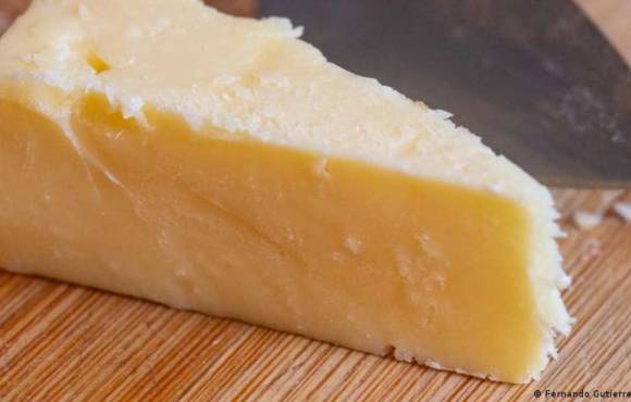 Policial alemão é demitido por roubar 180 kg de queijo